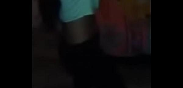  Colegiala moviendo su culito